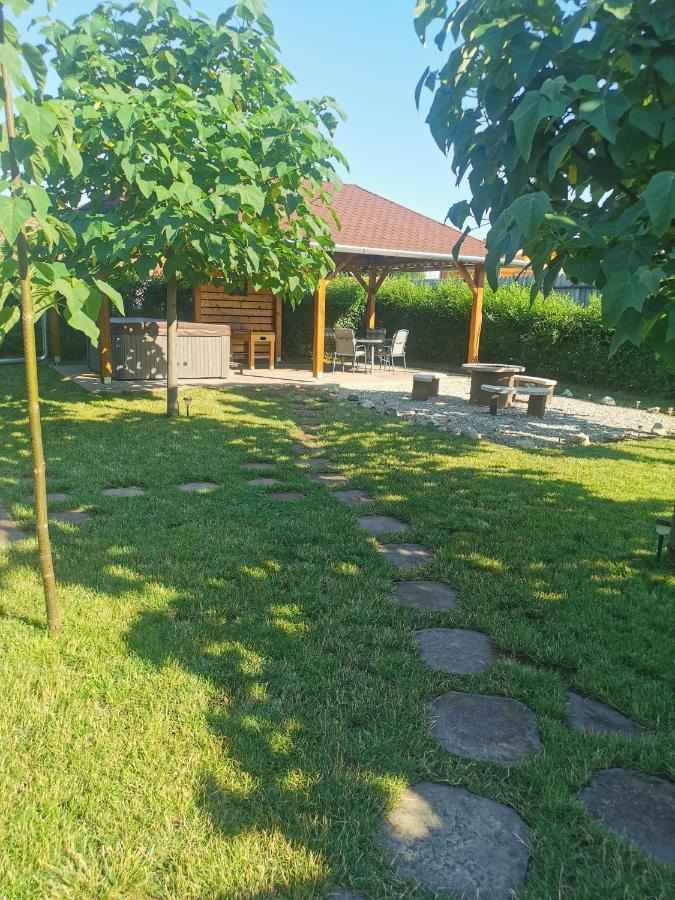 Zso-Ze Apartman Тисафюред Экстерьер фото